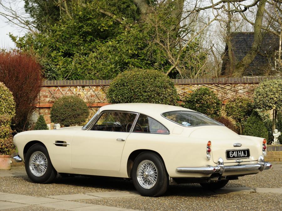  Aston Martin DB4 (Series IV) 1961 года  (UK) (фото 12 из 23)
